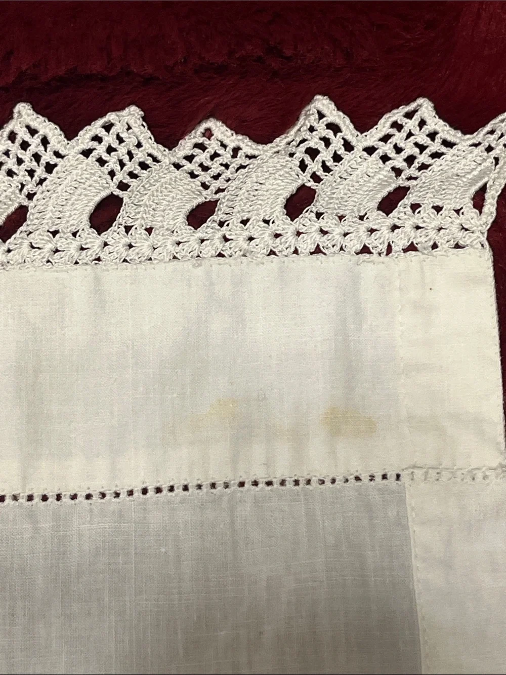 VTG-Beautiful,White Linen,Hand crochet, Lace Trim,Mid-sized Tablecloth-56.5”long